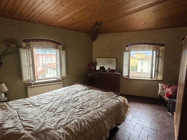 casa indipendente in vendita a Lucca