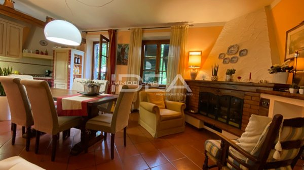 casa indipendente in vendita a Lucca in zona Castagnori