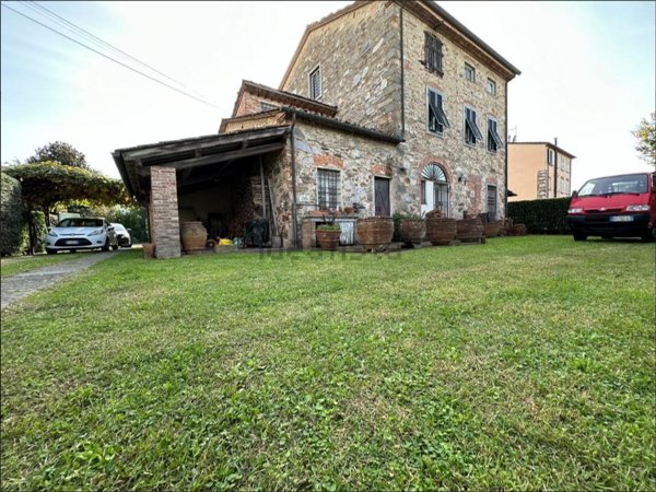 casa indipendente in vendita a Lucca in zona zona Arancio
