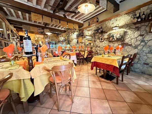 negozio in vendita a Lucca in zona Centro Città