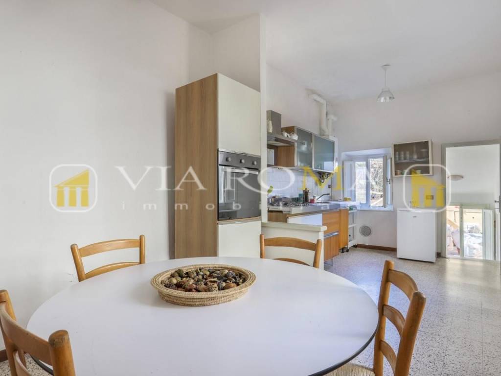 casa indipendente in vendita a Lucca in zona Nozzano