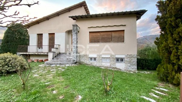 casa indipendente in vendita a Lucca in zona San Quirico di Moriano