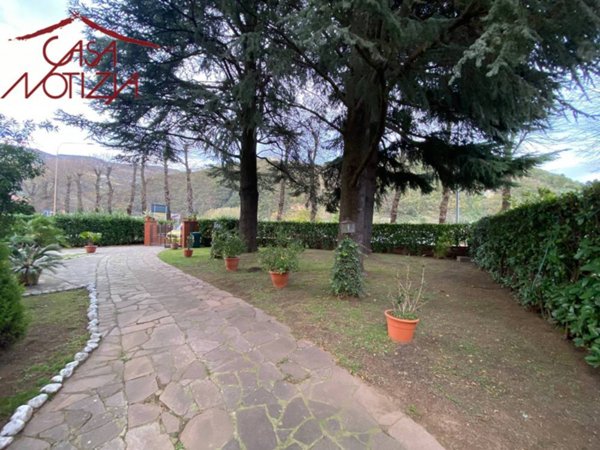 casa indipendente in vendita a Lucca