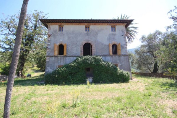 casa indipendente in vendita a Lucca in zona Centro Città