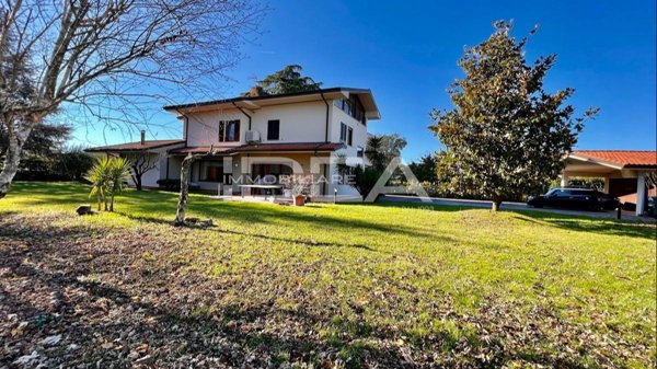 casa indipendente in vendita a Lucca in zona San Cassiano a Vico