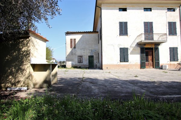 casa indipendente in vendita a Lucca in zona Centro Città