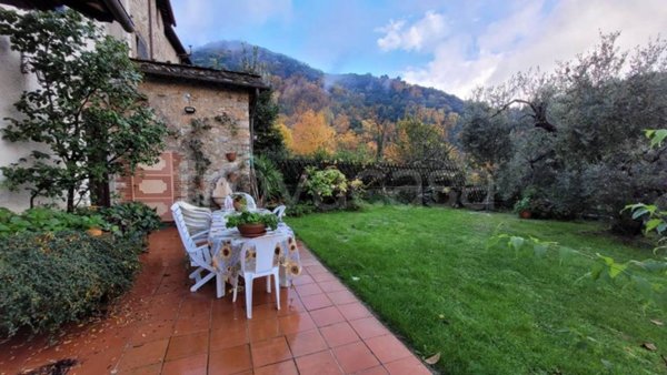 casale in vendita a Lucca in zona Chiatri
