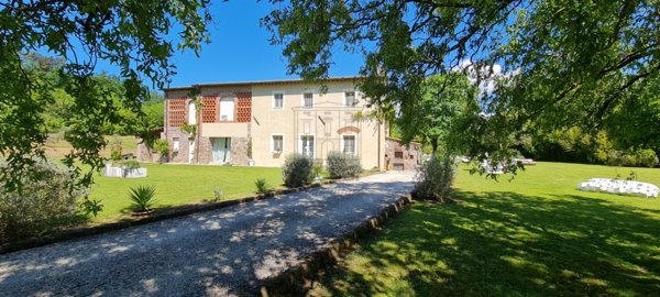 casa indipendente in vendita a Lucca in zona Centro Città