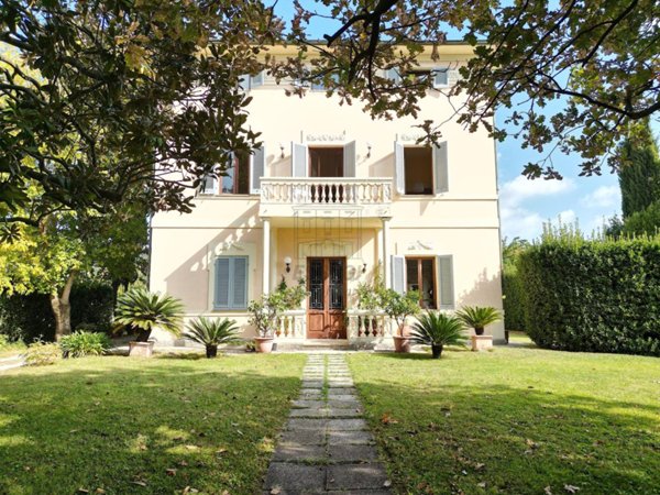 casa indipendente in vendita a Lucca in zona Picciorana