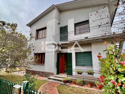 casa indipendente in vendita a Lucca in zona Centro Città