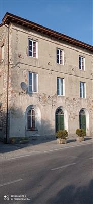 casa indipendente in vendita a Lucca in zona Fagnano