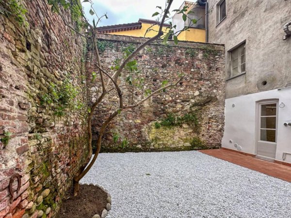 appartamento in vendita a Lucca in zona Centro Città