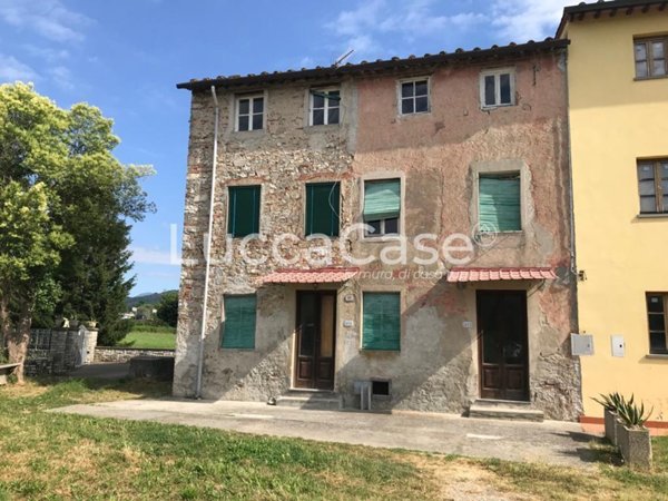casa indipendente in vendita a Lucca in zona Farneta