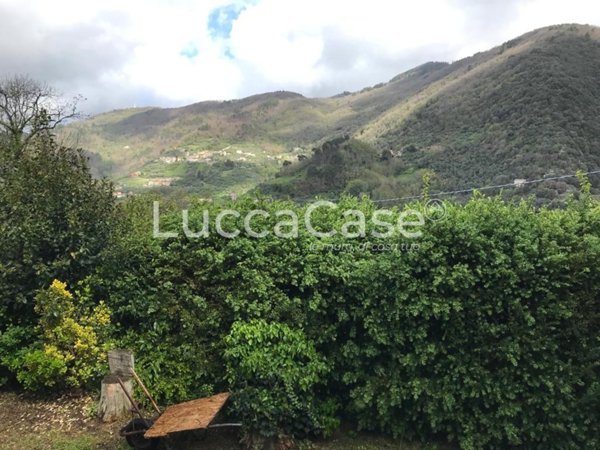 casa indipendente in vendita a Lucca in zona Deccio di Brancoli