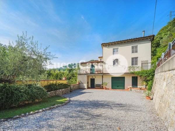 casa indipendente in vendita a Lucca in zona Vinchiana