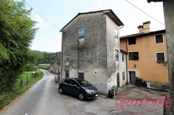 intera palazzina in vendita a Lucca in zona San Lorenzo a Vaccoli