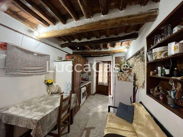 intera palazzina in vendita a Lucca in zona San Macario in Piano