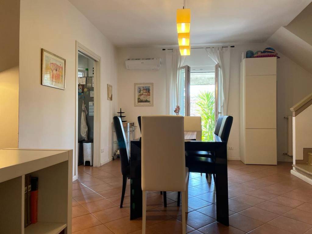 casa indipendente in vendita a Lucca in zona Pontetetto