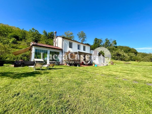 casa indipendente in vendita a Lucca in zona Piazzano