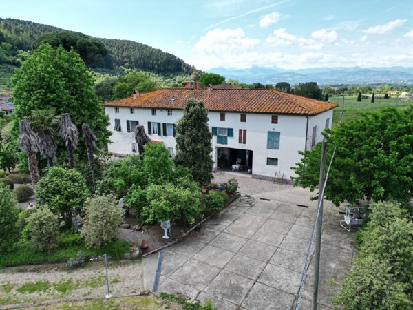 casa indipendente in vendita a Lucca in zona Ponte a Moriano