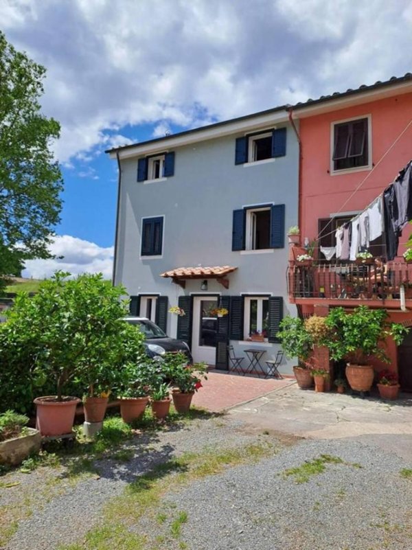 casa indipendente in vendita a Lucca in zona San Pietro a Vico