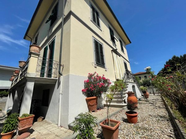 casa indipendente in vendita a Lucca in zona zona Sorbano
