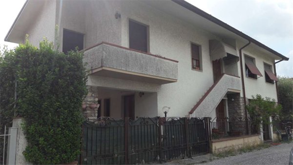 casa indipendente in vendita a Lucca in zona Sant'Anna