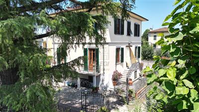casa indipendente in vendita a Lucca