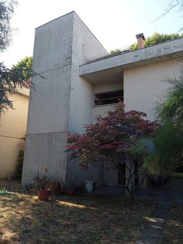 casa indipendente in vendita a Lucca in zona zona Arancio