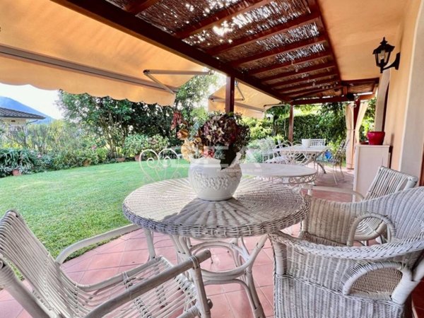 casa indipendente in vendita a Lucca in zona Balbano