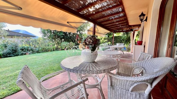casa indipendente in vendita a Lucca in zona Balbano
