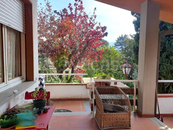 casa indipendente in vendita a Lucca in zona Vicopelago