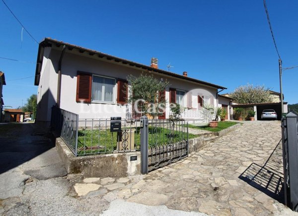 casa indipendente in vendita a Lucca in zona San Lorenzo a Vaccoli