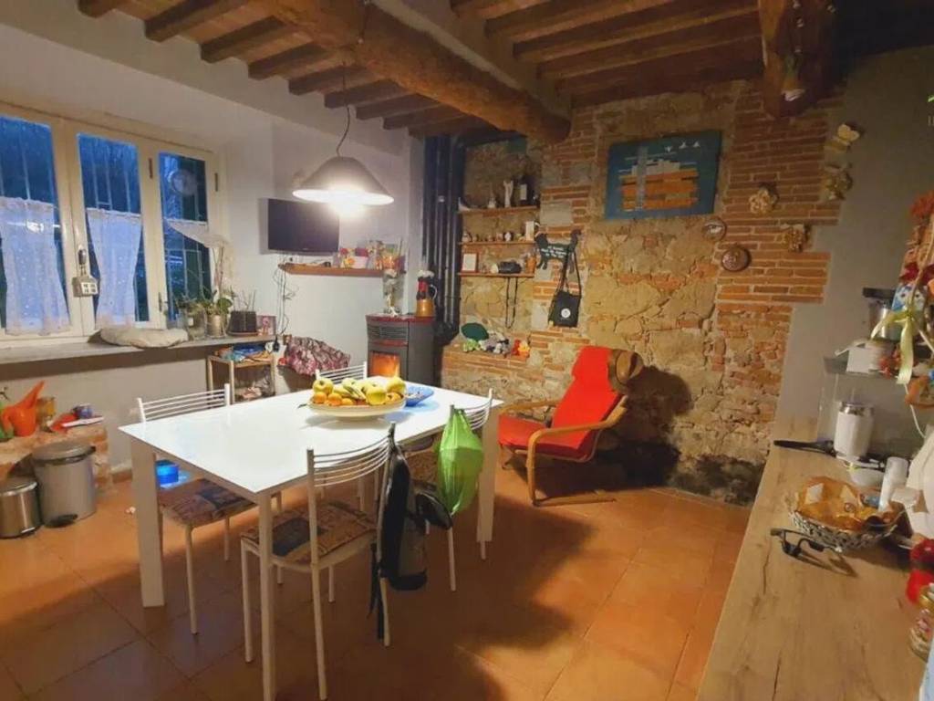 casa indipendente in vendita a Lucca in zona Ponte San Pietro