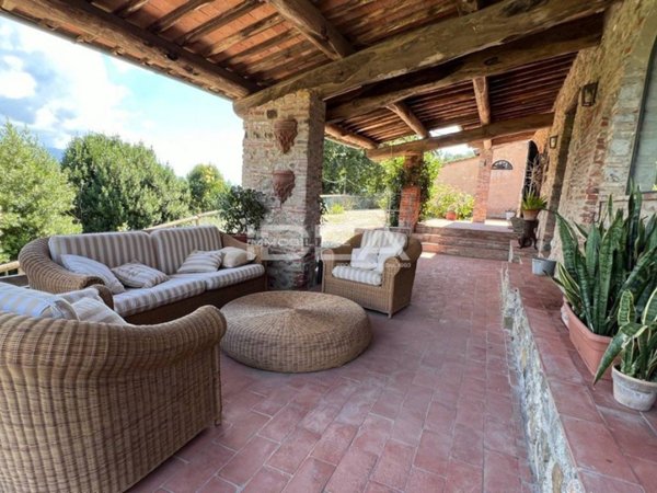 casa indipendente in vendita a Lucca in zona Monte San Quirico