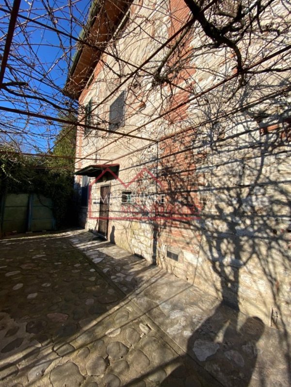 casa indipendente in vendita a Lucca in zona Monte San Quirico