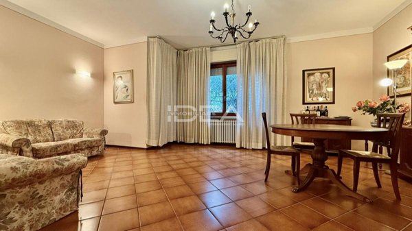 casa indipendente in vendita a Lucca in zona zona Arancio