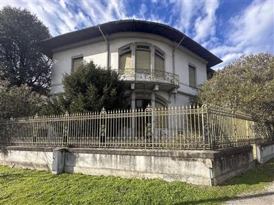 casa indipendente in vendita a Lucca in zona Sant'Anna