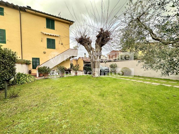 intera palazzina in vendita a Lucca in zona San Pietro a Vico