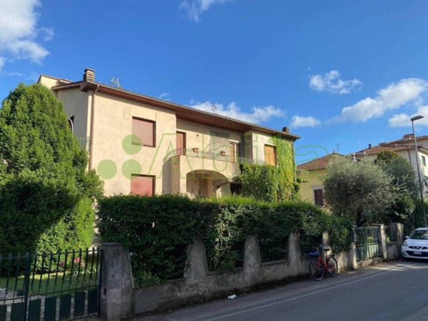 casa indipendente in vendita a Lucca in zona zona Sorbano