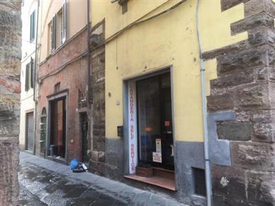 locale commerciale in vendita a Lucca in zona Centro Città