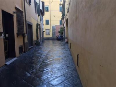 locale di sgombero in vendita a Lucca in zona Centro Città
