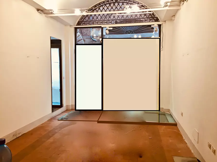 negozio in vendita a Lucca in zona Centro Città