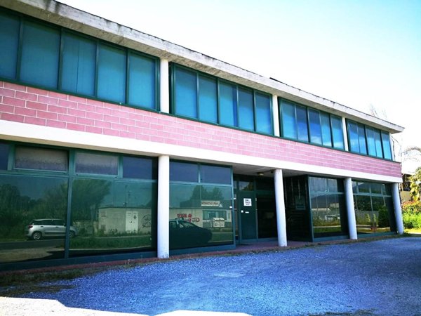 locale di sgombero in vendita a Lucca in zona Monte San Quirico
