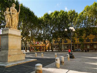 negozio in vendita a Lucca in zona Centro Città