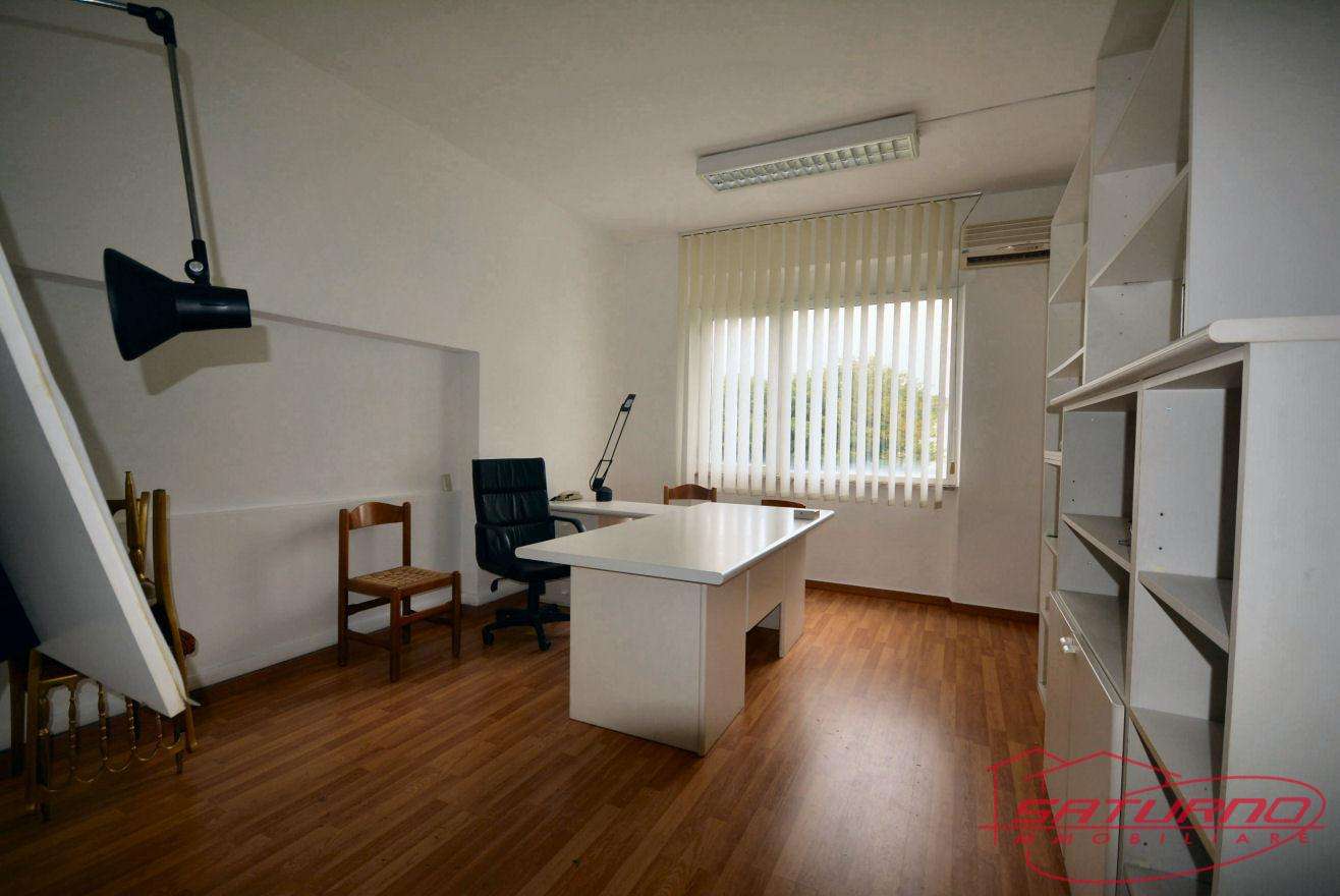 locale di sgombero in vendita a Lucca in zona San Donato