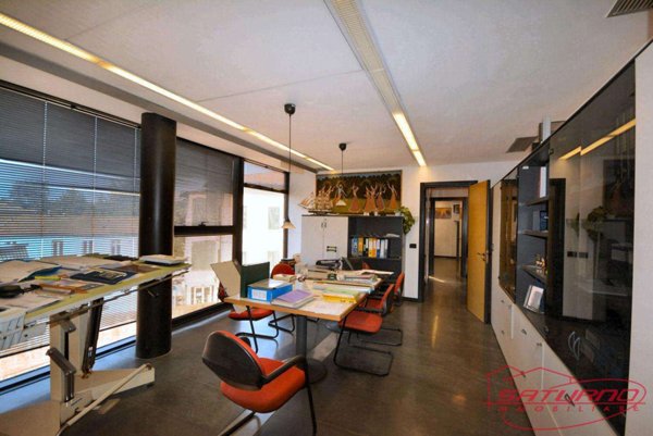 ufficio in vendita a Lucca in zona Centro Città