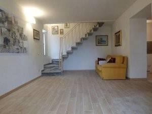 casa indipendente in vendita a Lucca in zona zona Sorbano