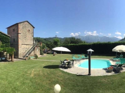 casa indipendente in vendita a Lucca in zona Torre