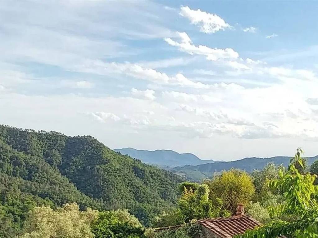 casa indipendente in vendita a Lucca in zona Mastiano